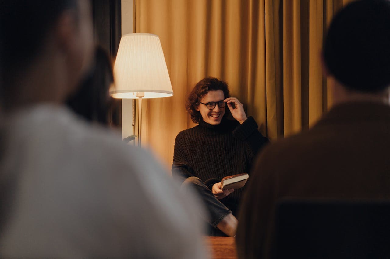 Man discussing book